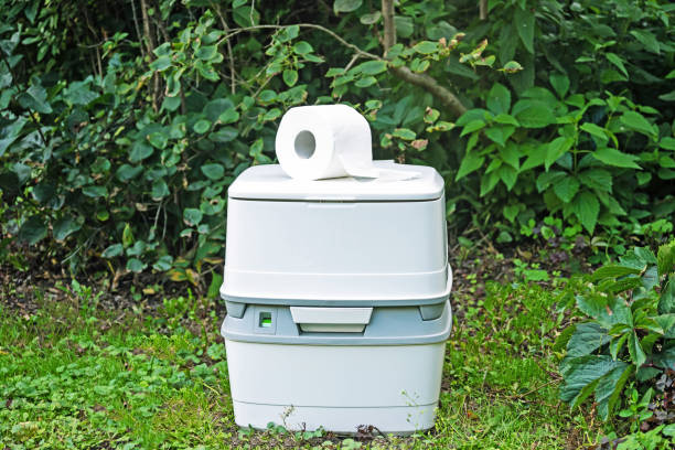Best Portable restroom trailer rental  in Flora, IL