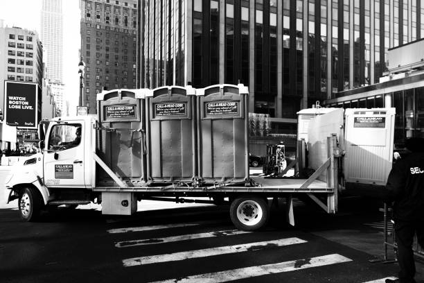 Best Luxury portable toilet rental  in Flora, IL